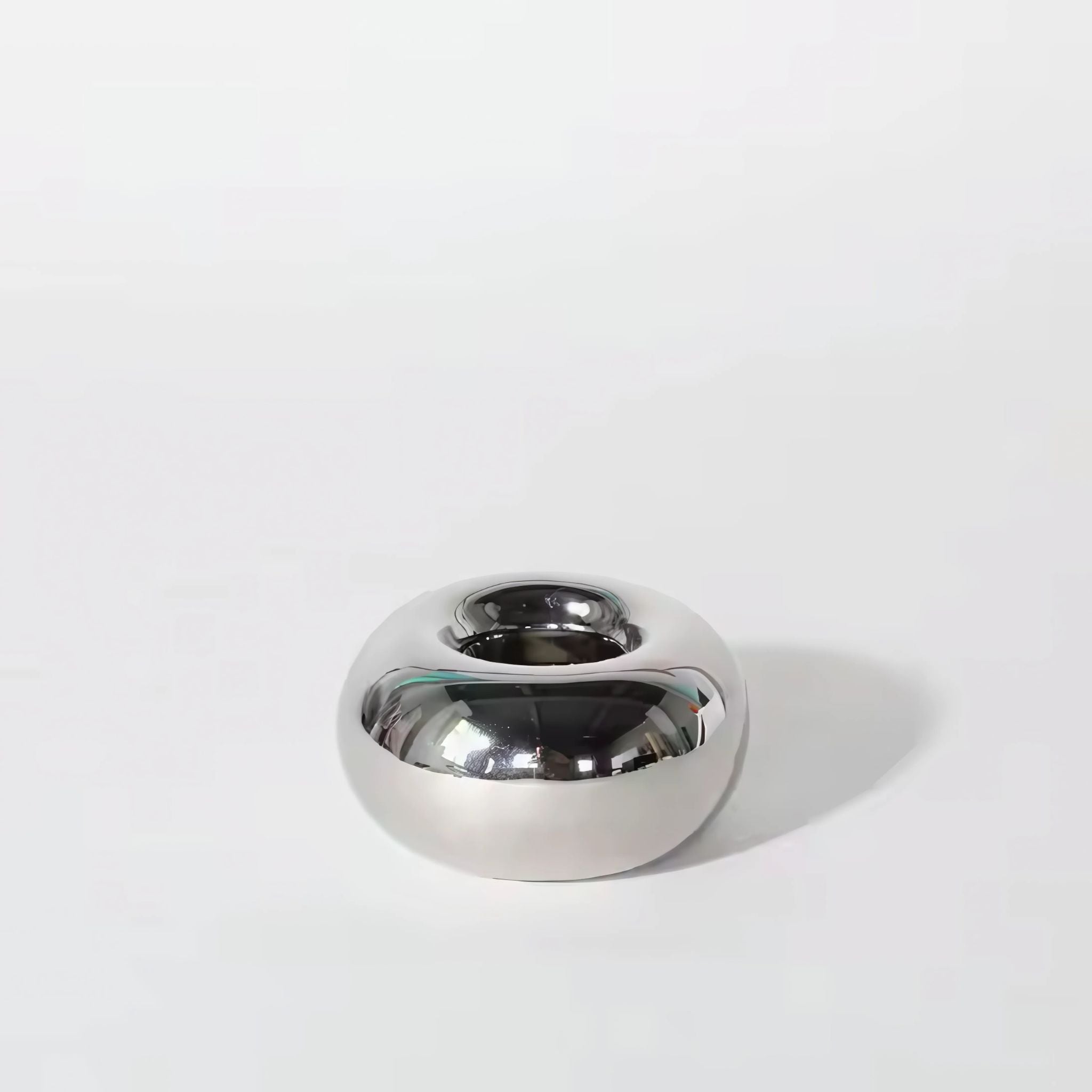 Silver chrome décor candleholder.