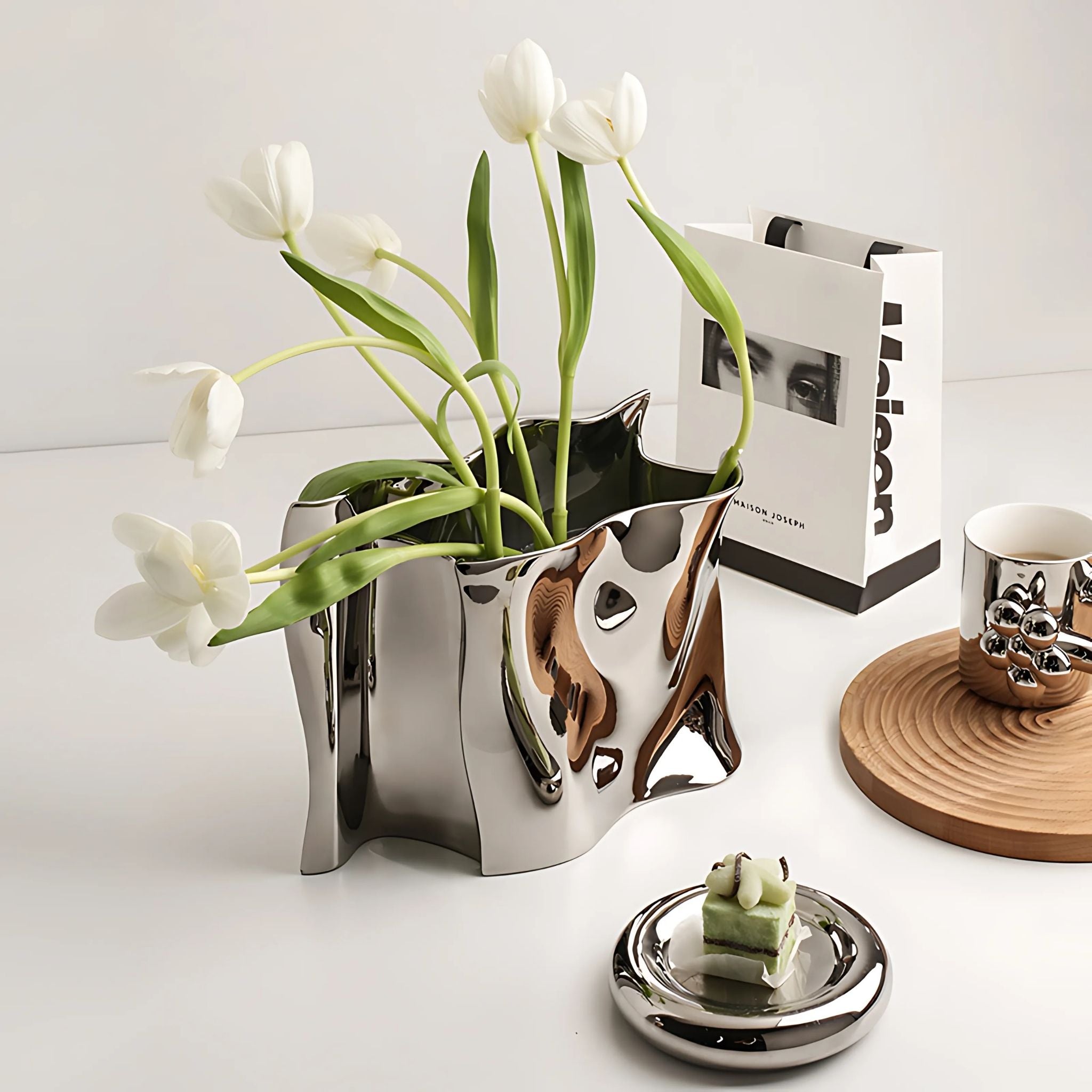 Sandra Vase - CHROME
