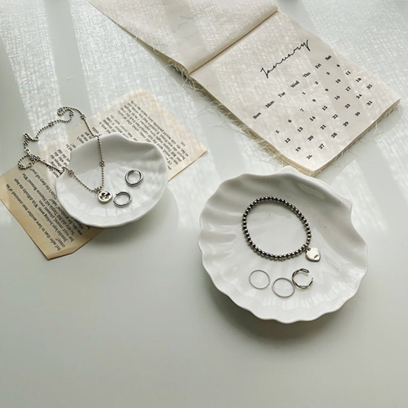 White elegant ceramic table trays.