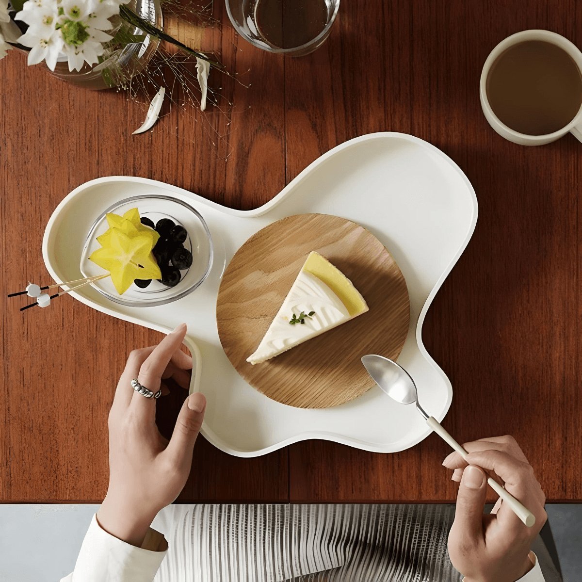 modern white tableware acrylic serving tray for cake.