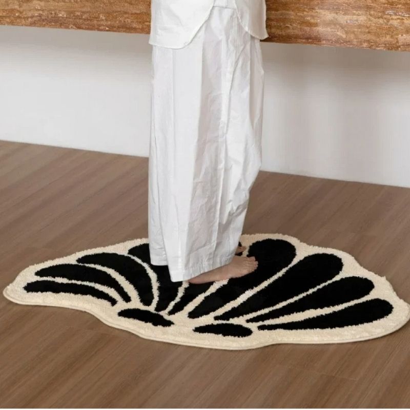 Black and white decorative shell floor rug non-slip mat.