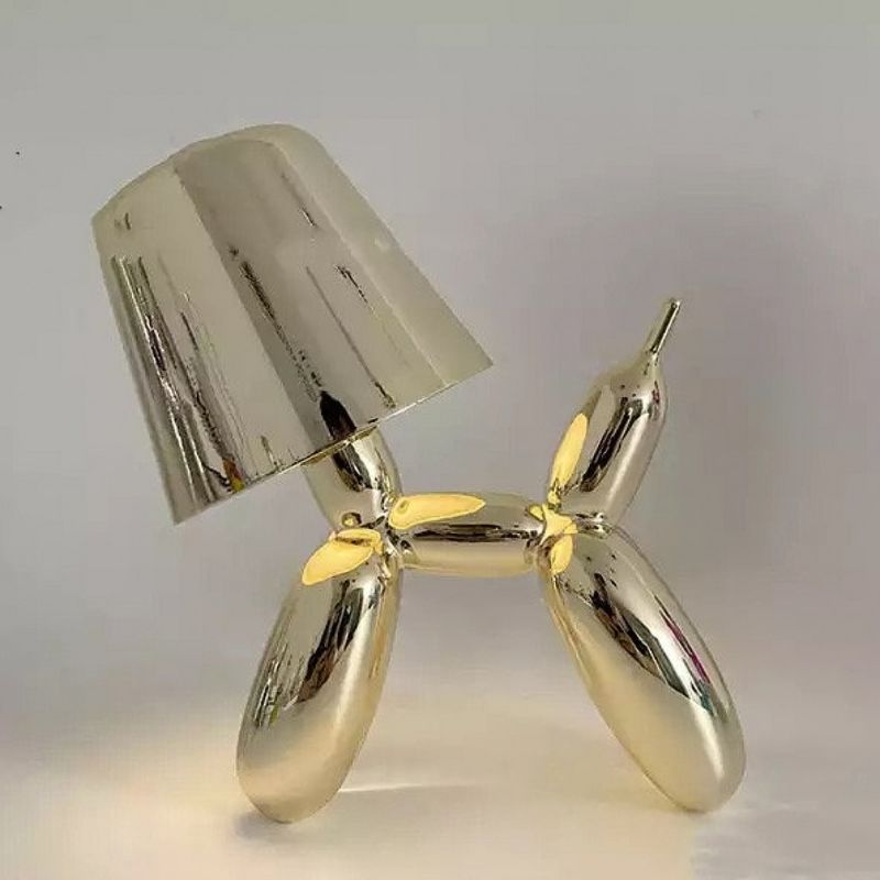 Golden balloon dog creative portable table lamp.