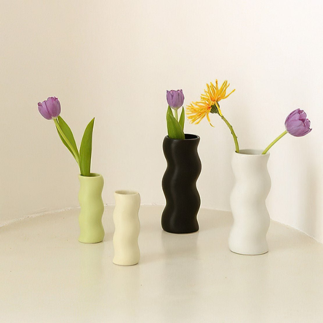 Ceramic cute wiggle vases